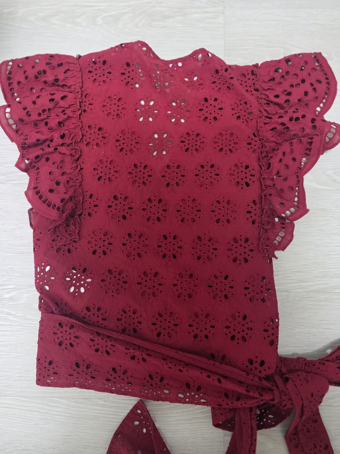 끌로디피에로 Claudie Pierlot 유기농 코튼 아일렛 랩 블라우스 상품이미지7