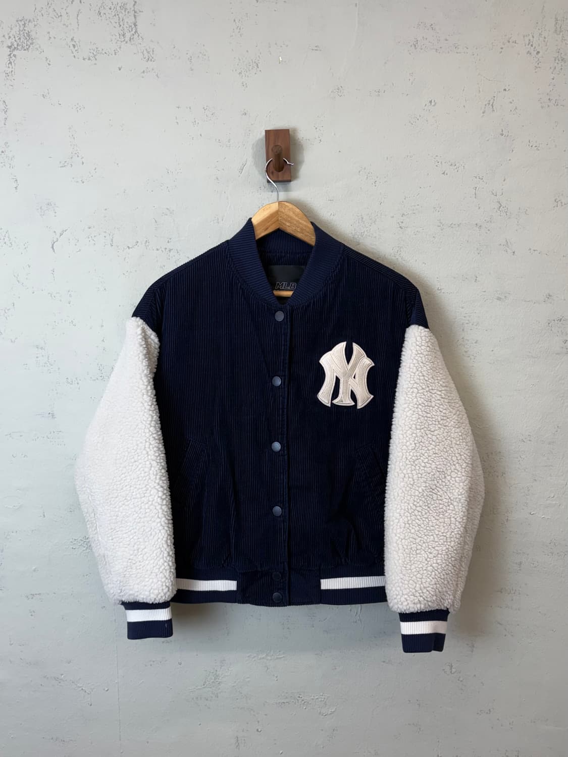 MLB 엠엘비 뉴욕양키즈 크롭 후리스 베이스볼 자켓 상품이미지1