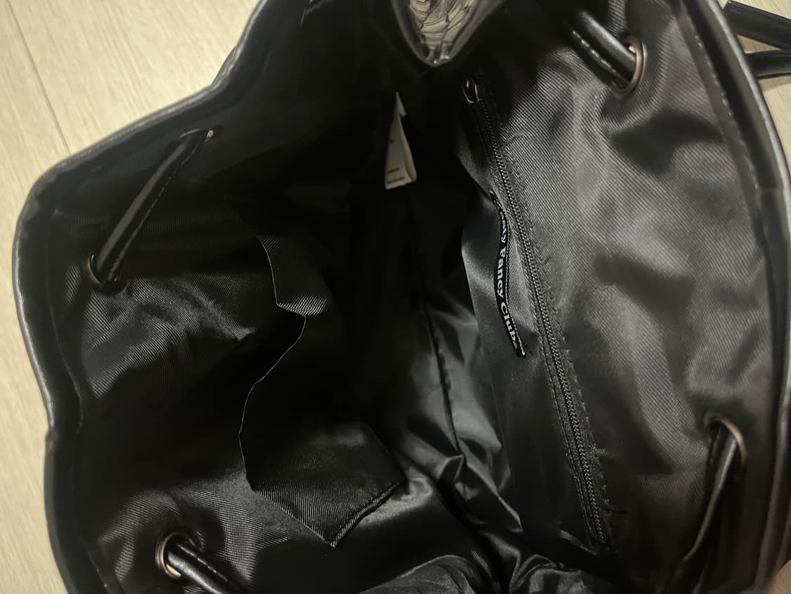 네스티팬시클럽 CHAIN BUCKET BACKPACK 상품이미지4