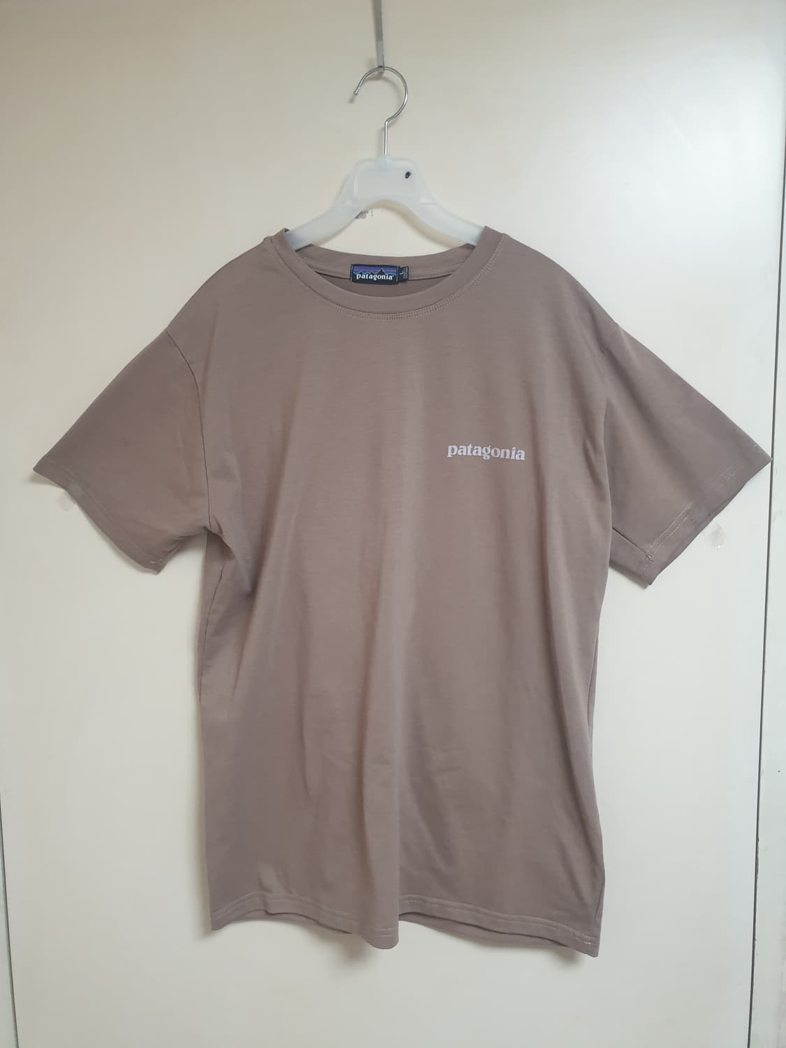 [여성] 파타고니아 베이지 반팔티 L 상품이미지1