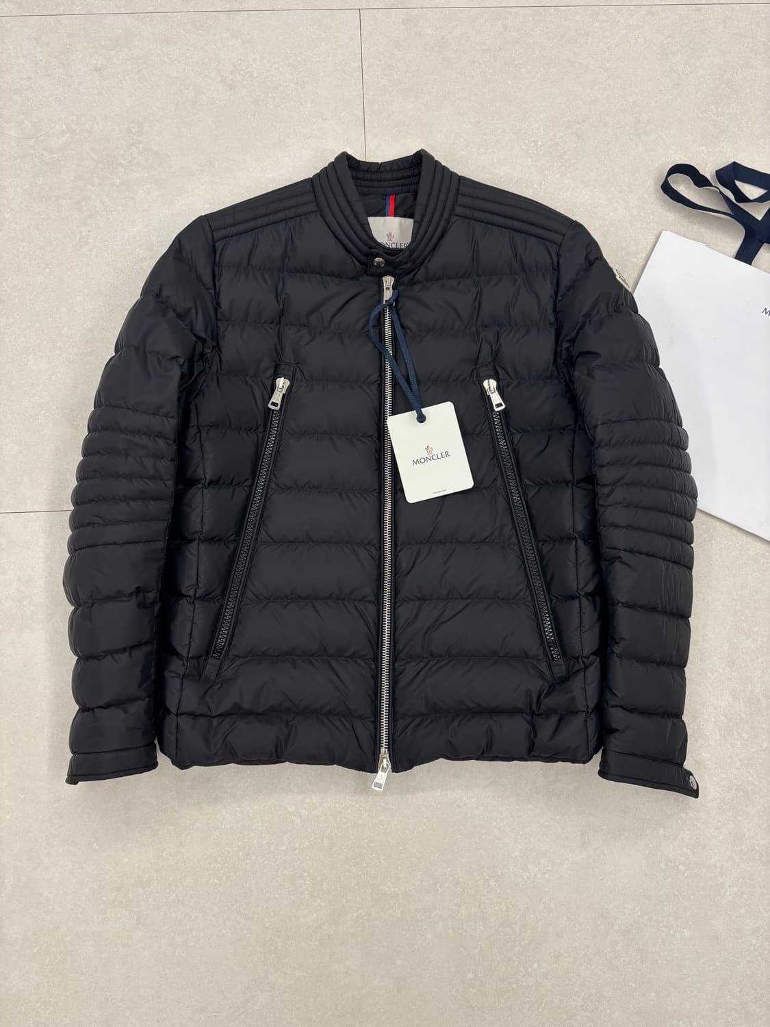 23fw 몽클레어 아미오 남성 패딩 블랙 5사이즈 상품이미지1