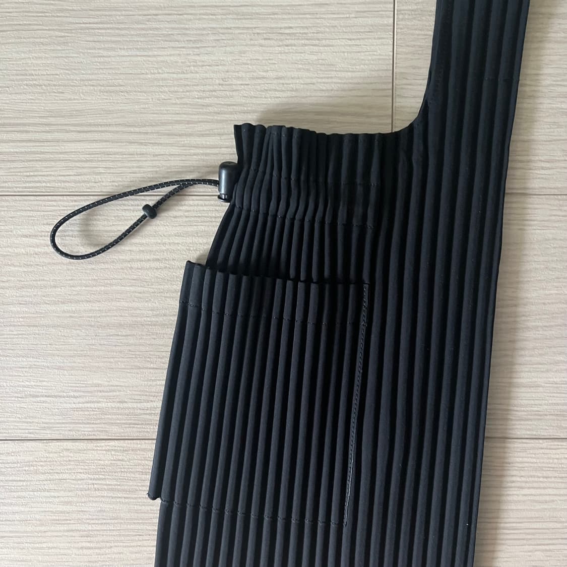 이세이미야케 옴므 플리세 토트백 블랙 상품이미지3