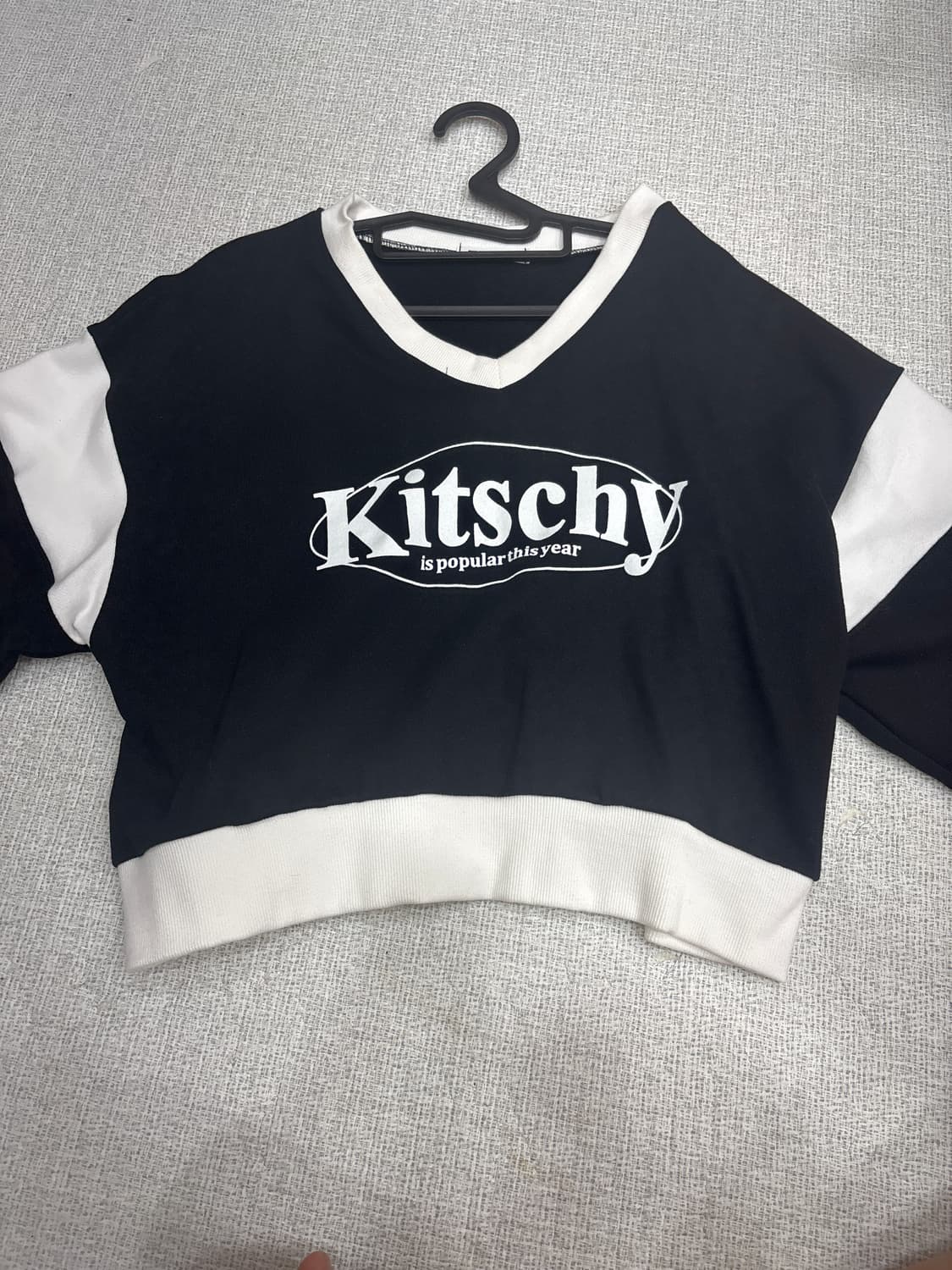 Kitschy 키치 블랙 맨투맨 티셔츠 상품이미지2