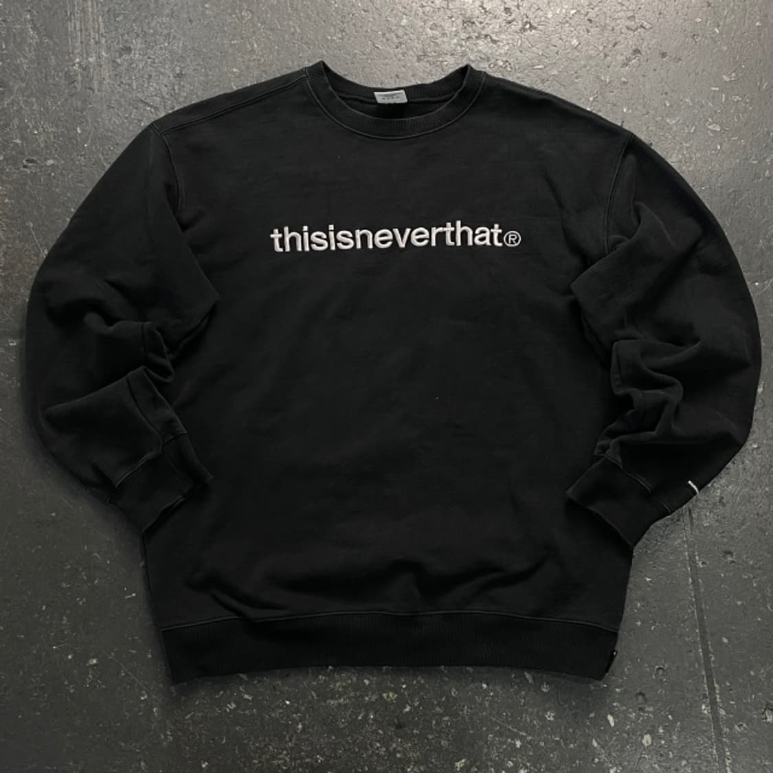 100 디스이즈네버댓 맨투맨 상품이미지1