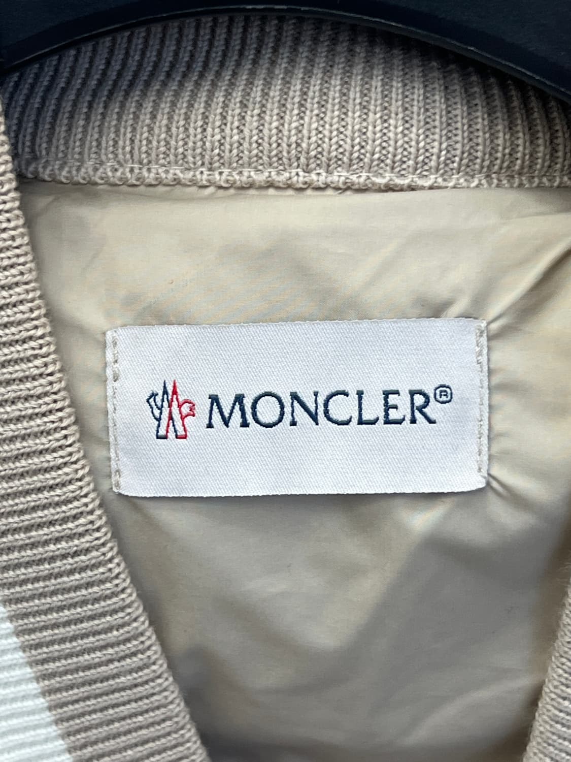몽클레어 24ss 베이지 니트 패딩 상품이미지7