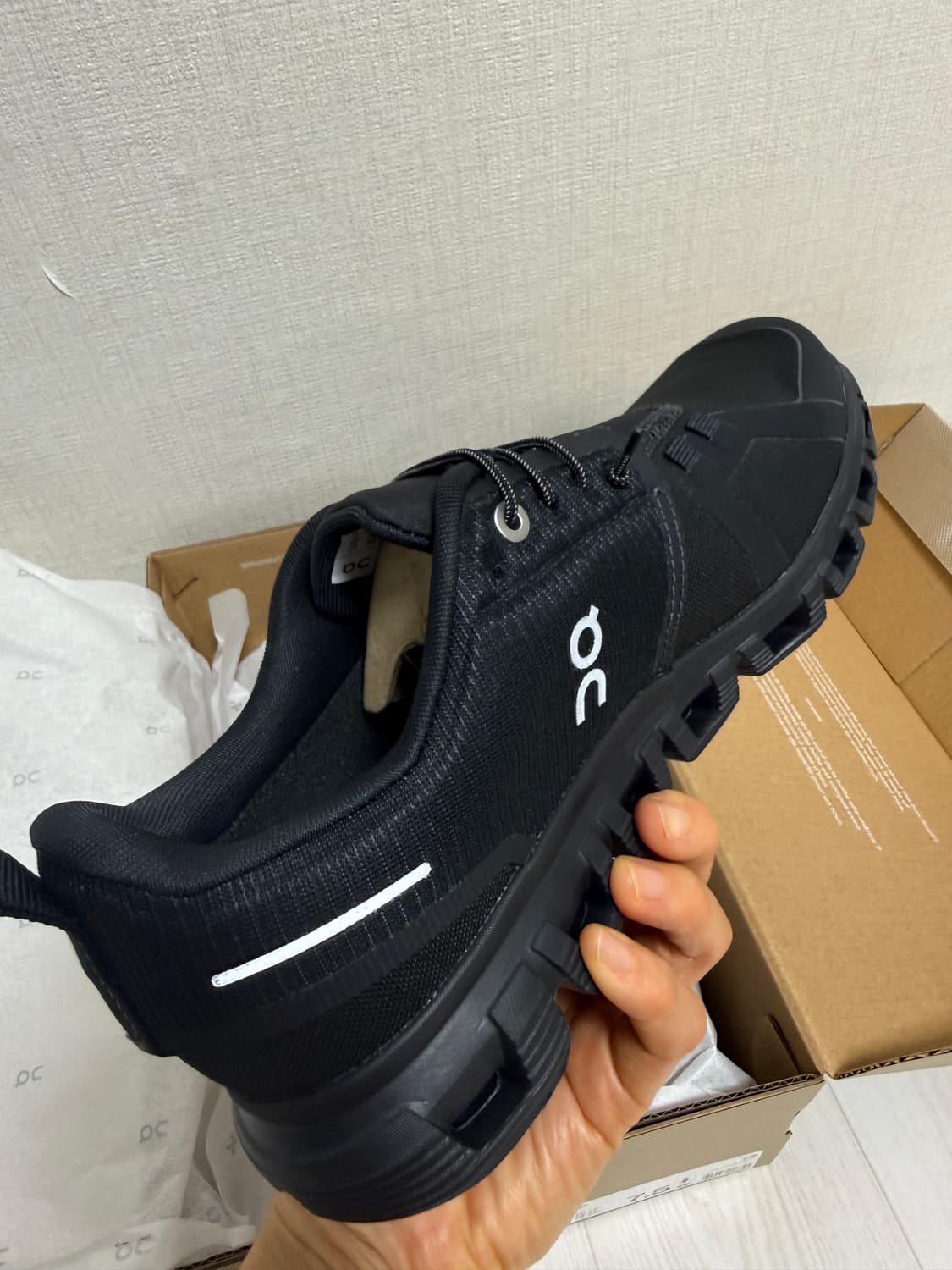 온러닝 클라우드 6 워터프루프 블랙(새상품)245사이즈 상품이미지3