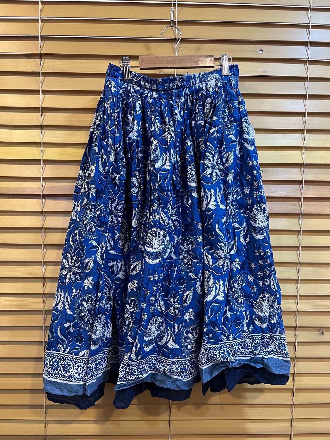 일본수입 여성 블루 에스닉플라워롱스커트 밴딩스커트 상품이미지1