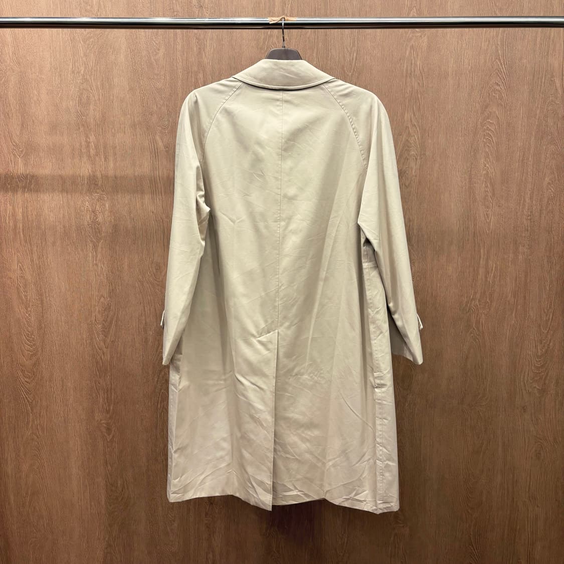 버버리 싱글 브레스티드 코트 노바 체크 안감 소매 스트랩 디테일 베이지 상품이미지3