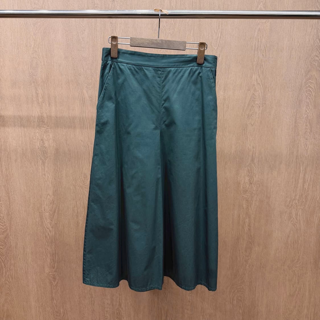 코스 코튼 스커트 팬츠 사이드 히든 지퍼 디테일 와이드핏 딥그린 상품이미지2