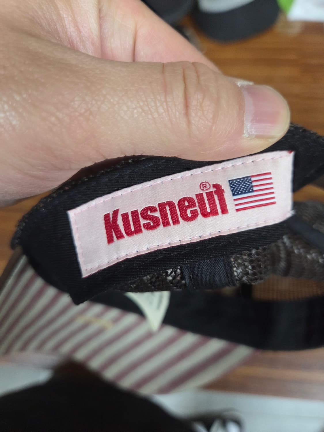 쿠스너프 빅 애플 로고 메쉬 트러커 모자 프리 상품이미지6