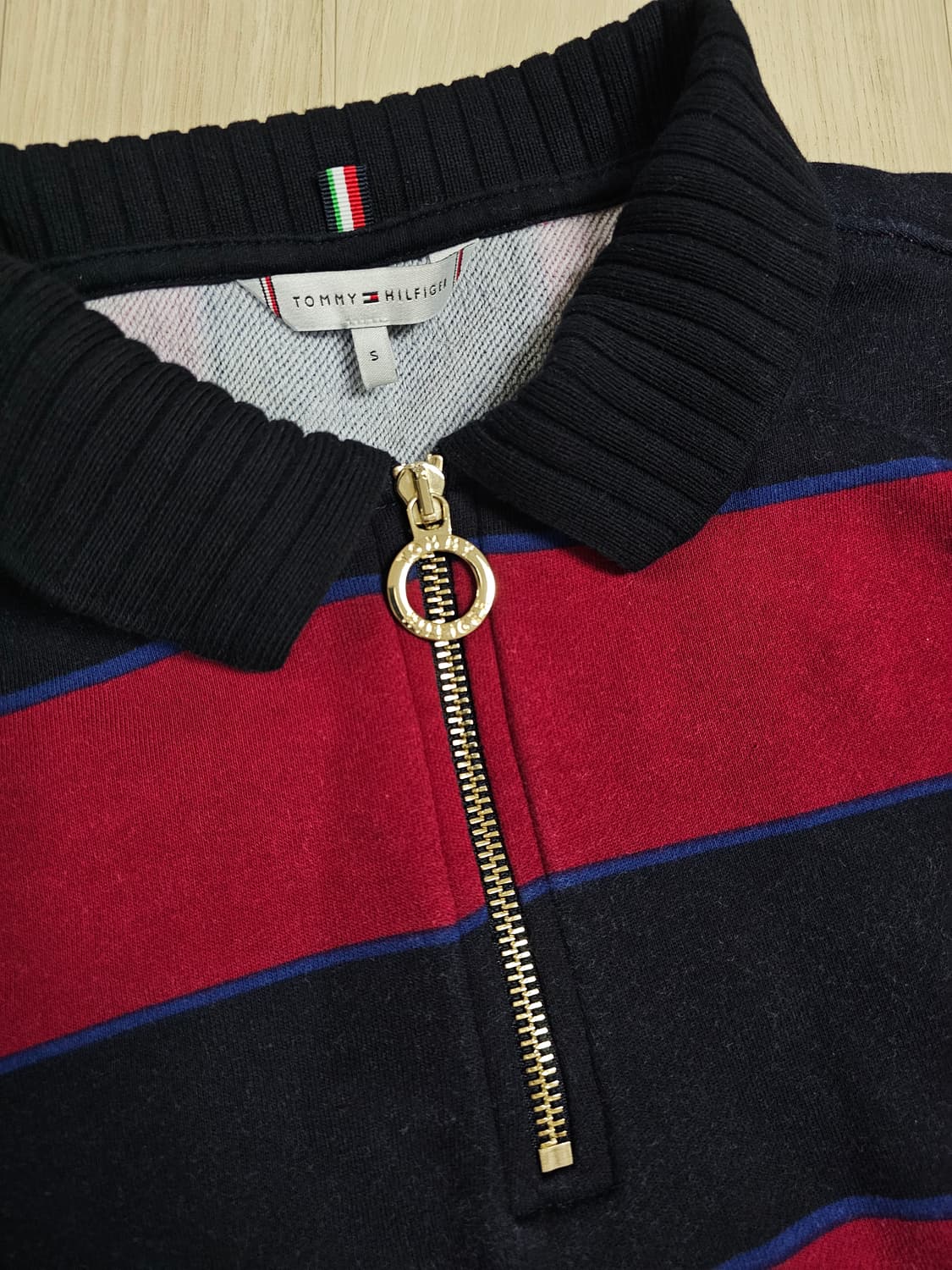 [S] 타미힐피거 네이비/레드 볼드 스트라이프 하프집업 (7부 소매) 상품이미지3