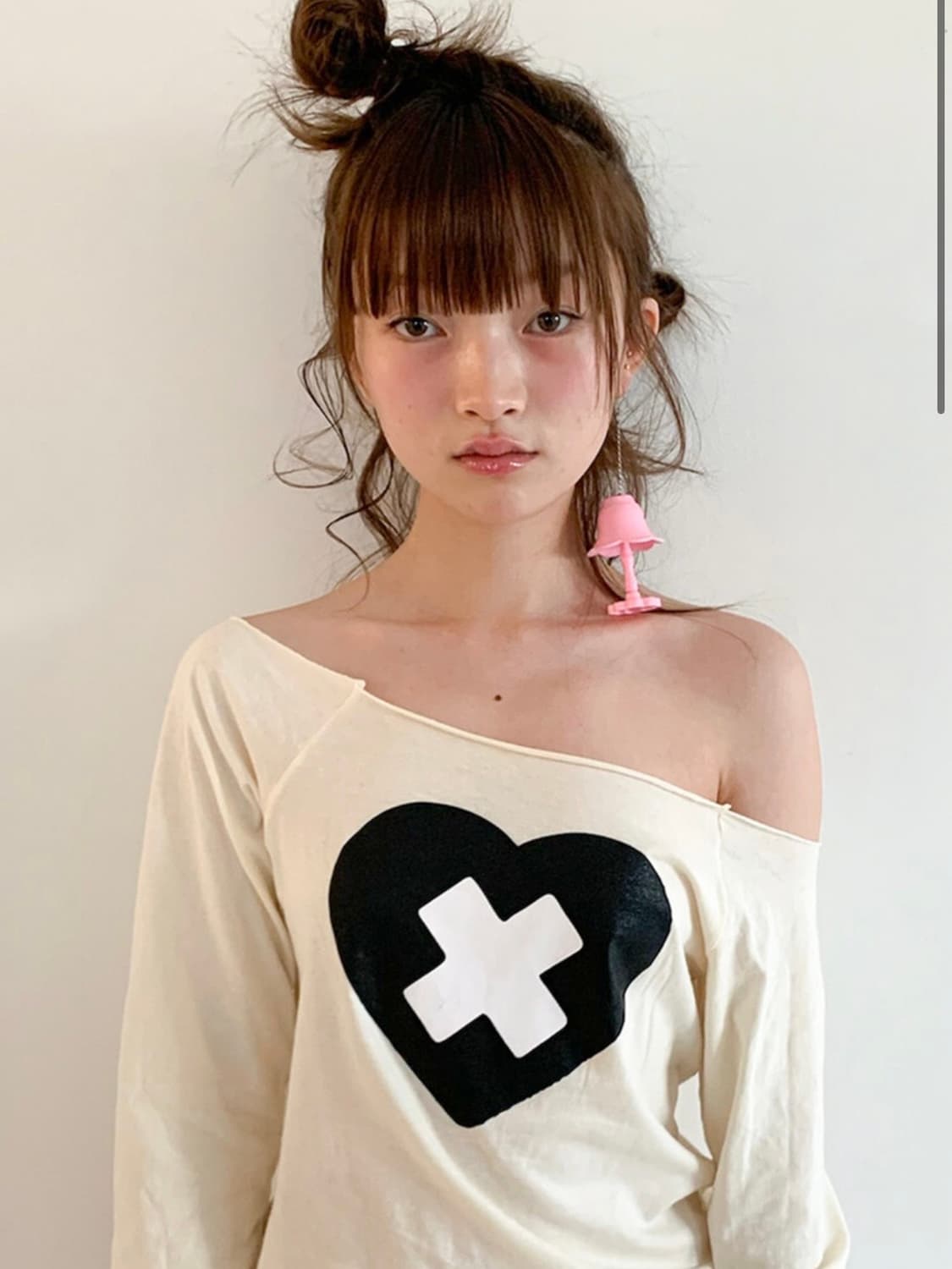 샵페어리 cross heart cut off t-shirt (cream) 상품이미지2