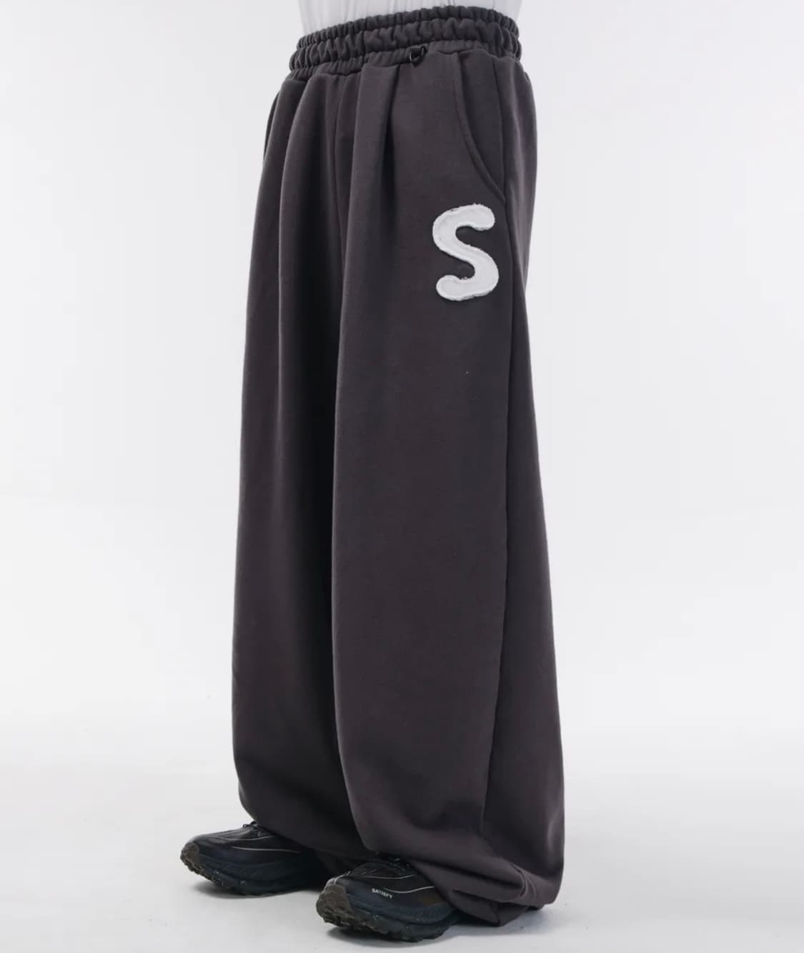스켈리웩 로고 아플리케 스웨트 팬츠[차콜] M 상품이미지1