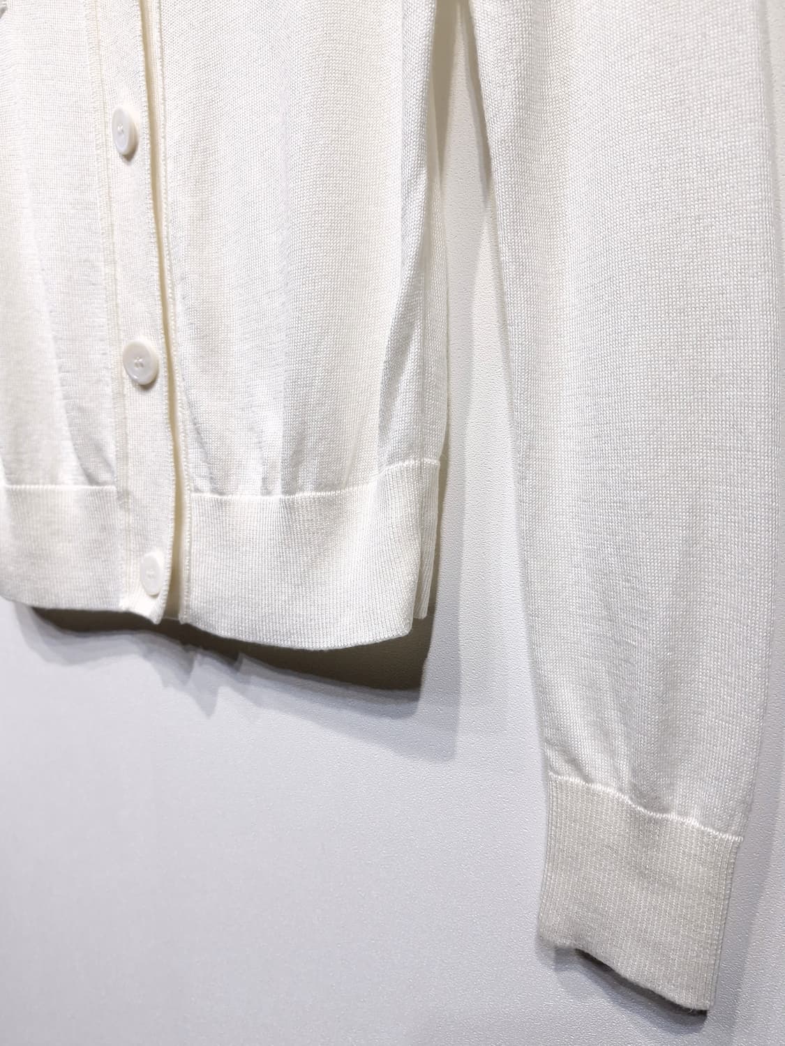 N21 넘버투애니원 라나 버진울 가디건 화이트 상품이미지4