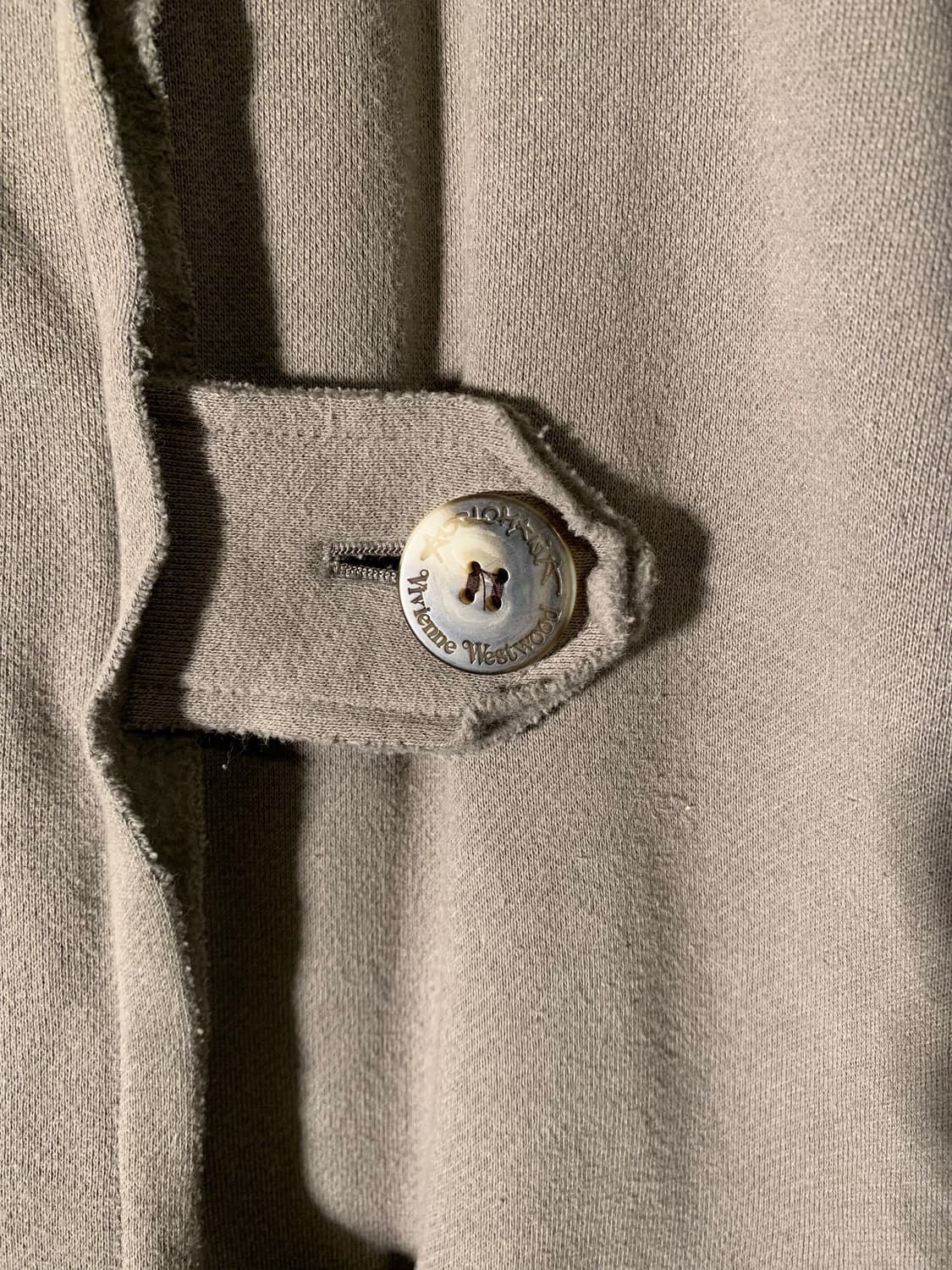 비비안 웨스트우드 앵글로마니아 사선 버튼 코트  상품이미지6