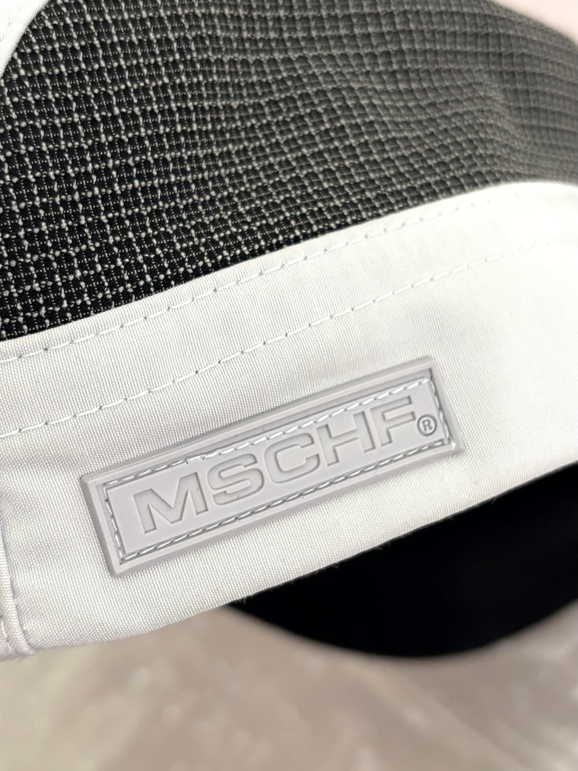 상태최상)미스치프 롬버스 러닝캡 라이트 그레이 상품이미지2