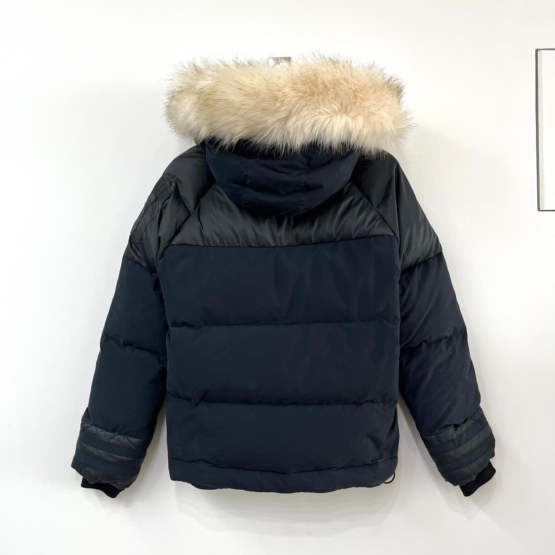 아디다스 자수로고 덕다운 블랙 숏 패딩 자켓 상품이미지3