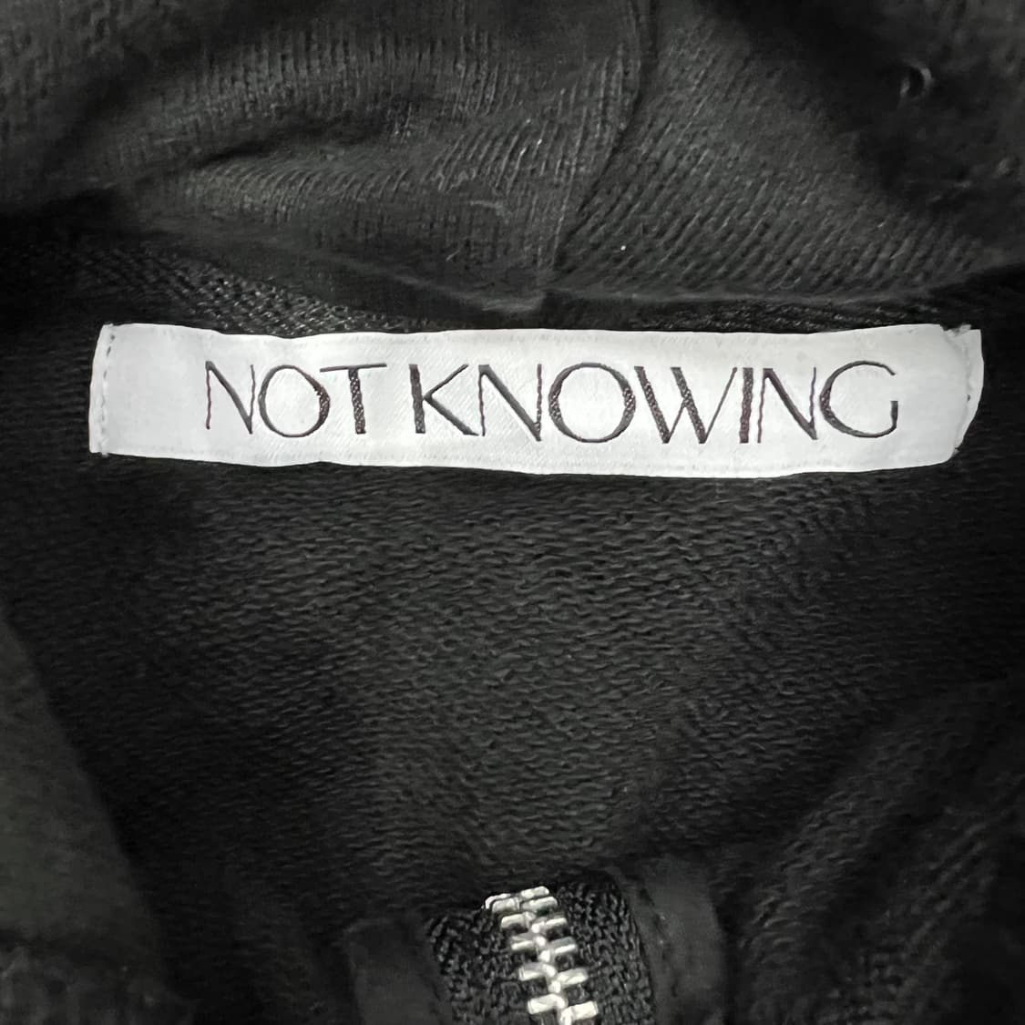 착샷O 낫노잉 오프숄더 후드집업 상품이미지2