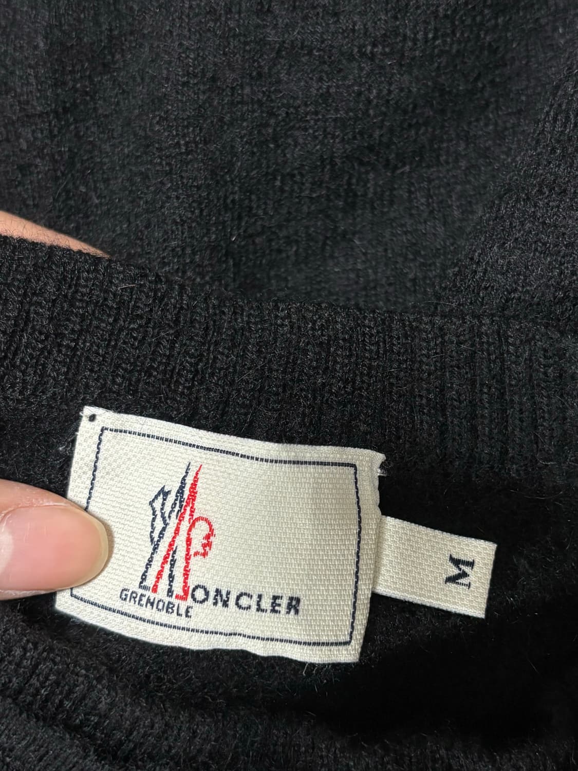 몽클레어 암패치 라운드 니트 티셔츠 상품이미지4