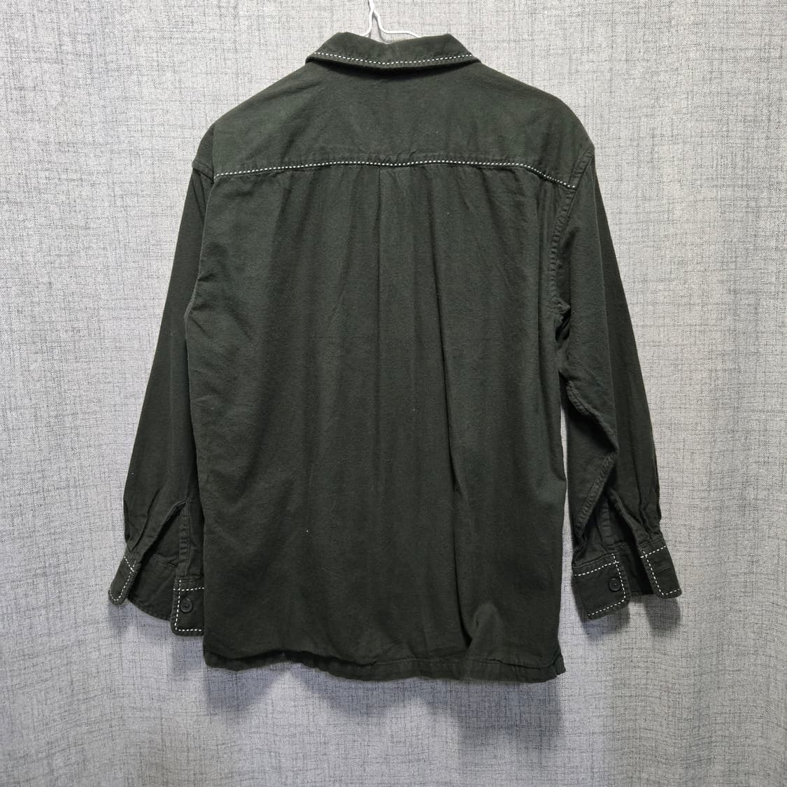 JW앤더슨 X 유니클로 셔츠 그린 스티치  상품이미지2