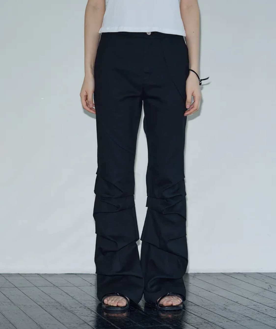 시스에이 이레귤러 코튼 플레어 턱 팬츠 s 상품이미지1