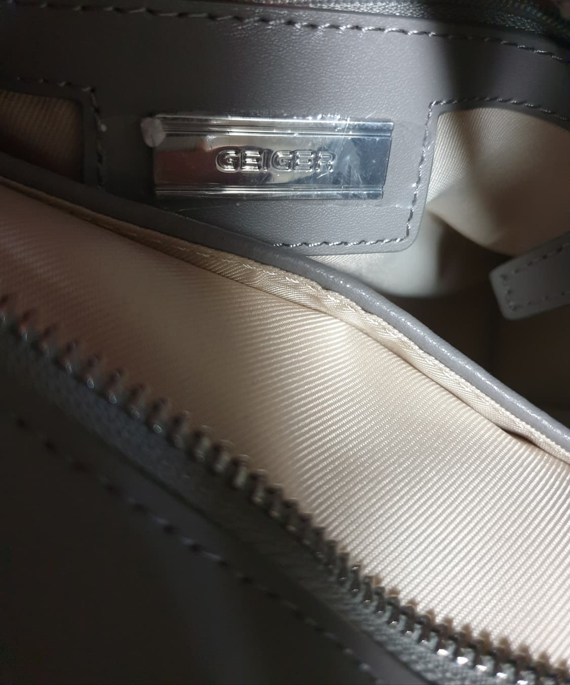 (단종매물) 가이거 누오보 가죽 도트백 얼티미트 그레이 상품이미지5