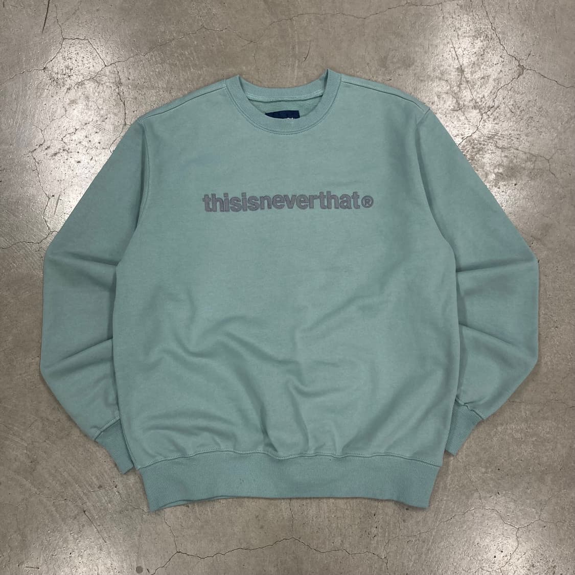 디스이즈네버댓 라이트 그린 컬러 스펠아웃 맨투맨 상품이미지1