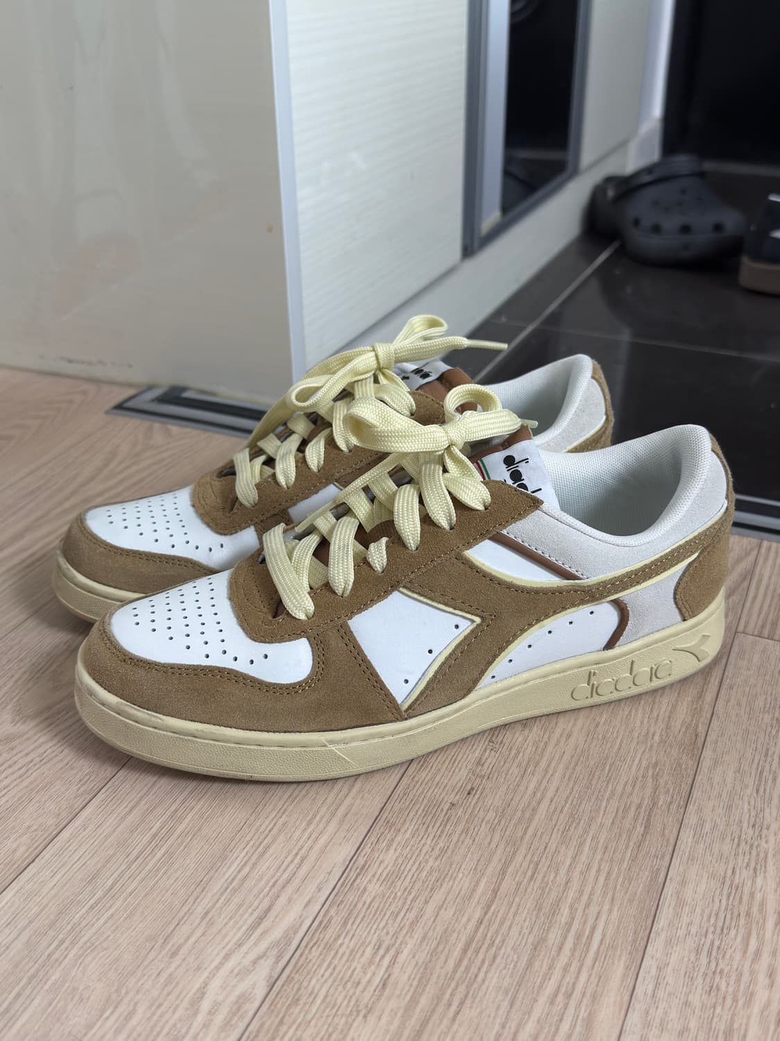 디아도라 스웨이드 브라운 스니커즈 운동화 250 상품이미지1