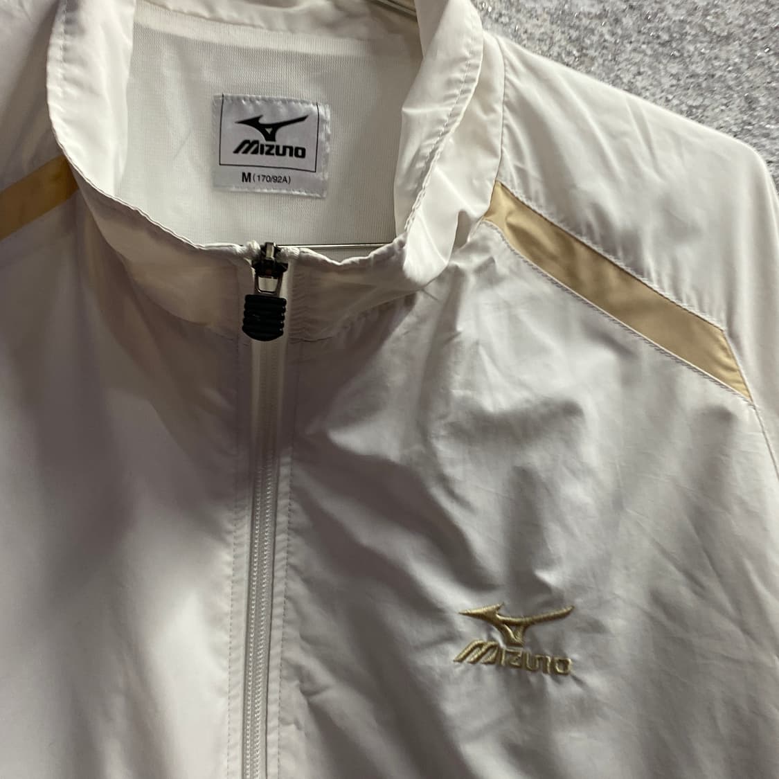 미즈노 골드 스몰로고 화이트 바람막이 B4489 상품이미지3