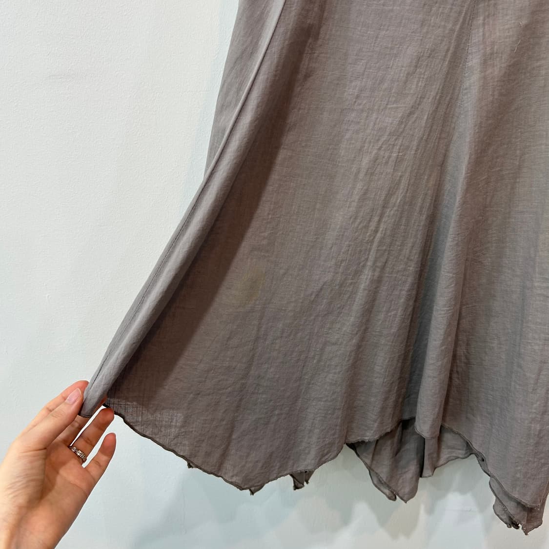 그런지 디테일 언발 스커트 상품이미지7