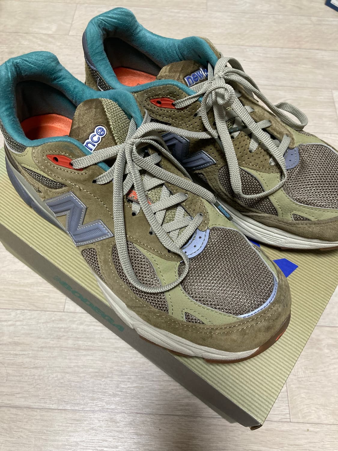 뉴발란스 보데가 990V3 US9 상품이미지1