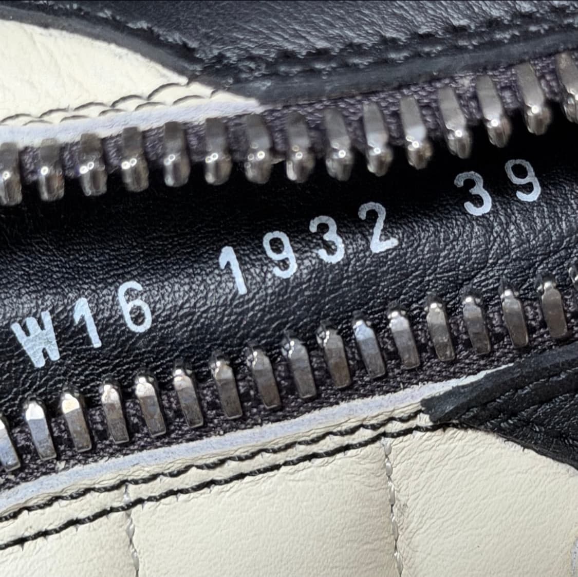 (풀박 새상품)릭오웬스 지오바스켓 검흰 상품이미지3