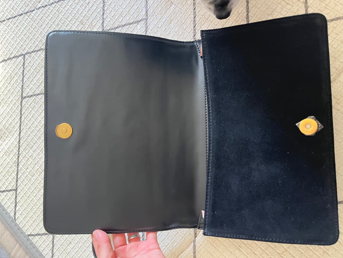 투티에 포멜백 스웨이드 블랙 상품이미지3