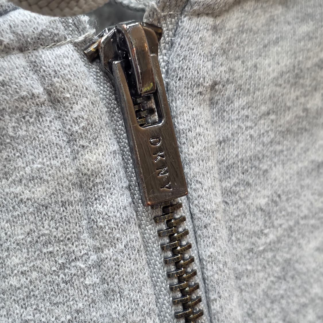 DKNY 스팽글 로고 후드 집업 상품이미지4