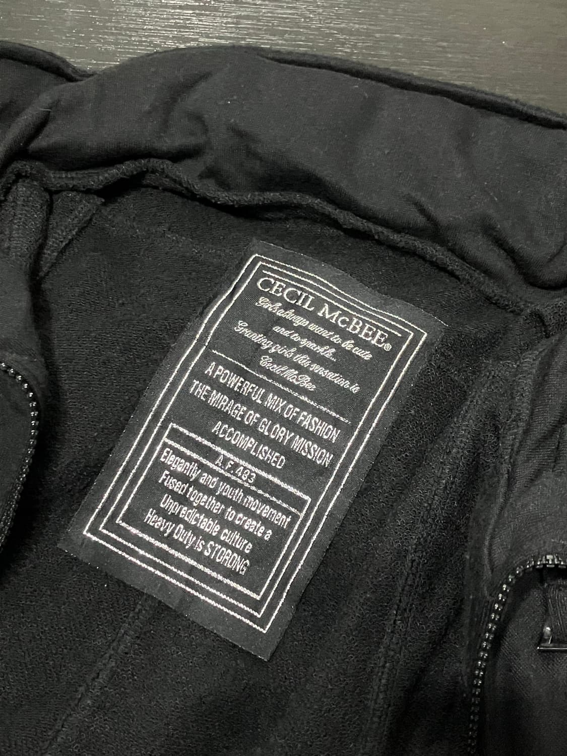 Cecil McBee 넥버클 집업 상품이미지7