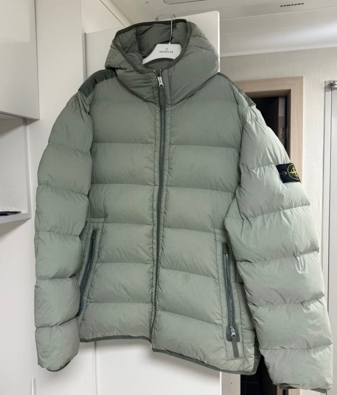 [XL]23FW 스톤아일랜드 심리스터널 세이지그린 패딩 상품이미지2