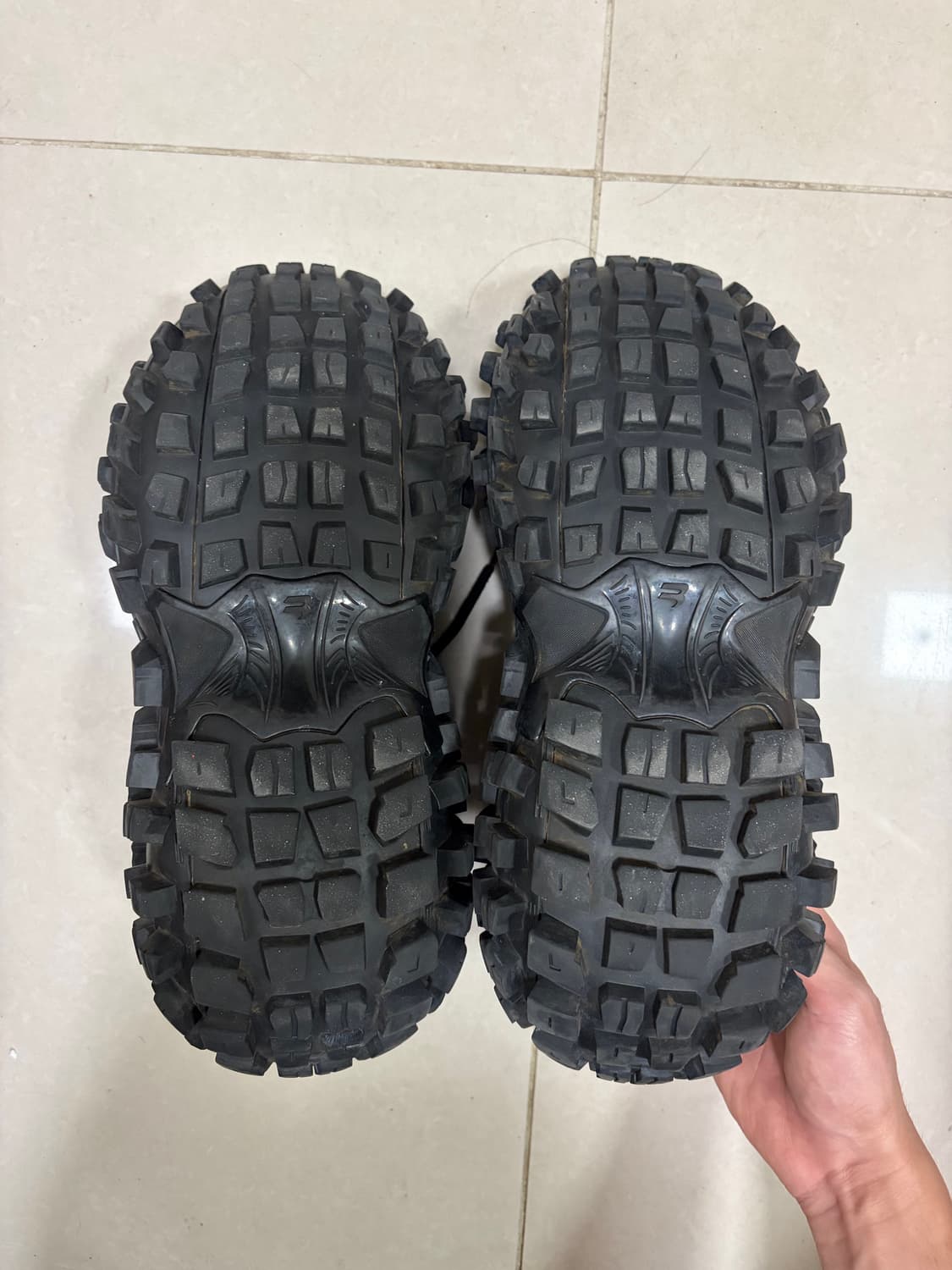 발렌시아가 디펜더 블랙 43 상품이미지3