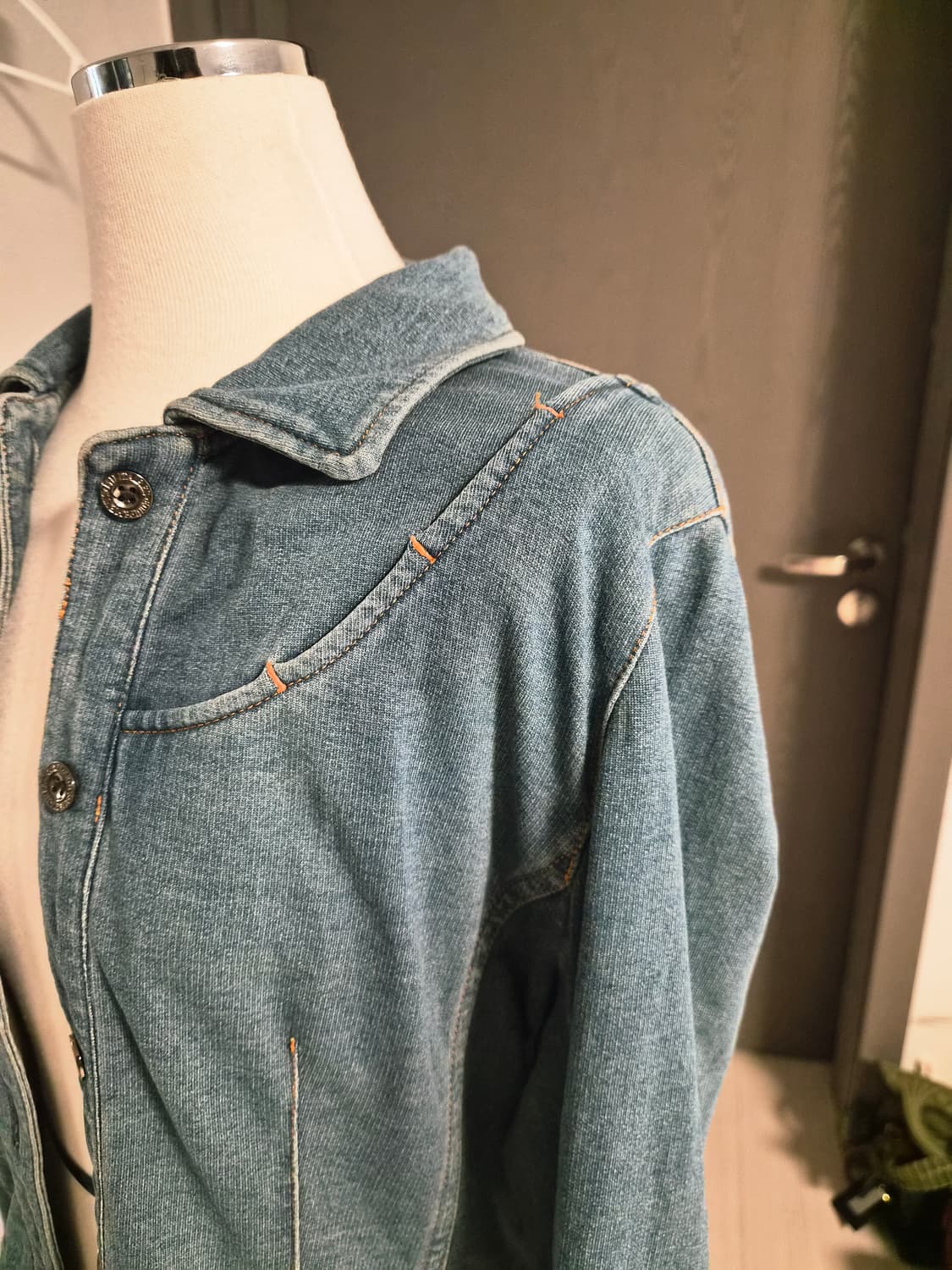 페미닌한 프릴 디테일 데님 자켓 (M사이즈) 상품이미지4