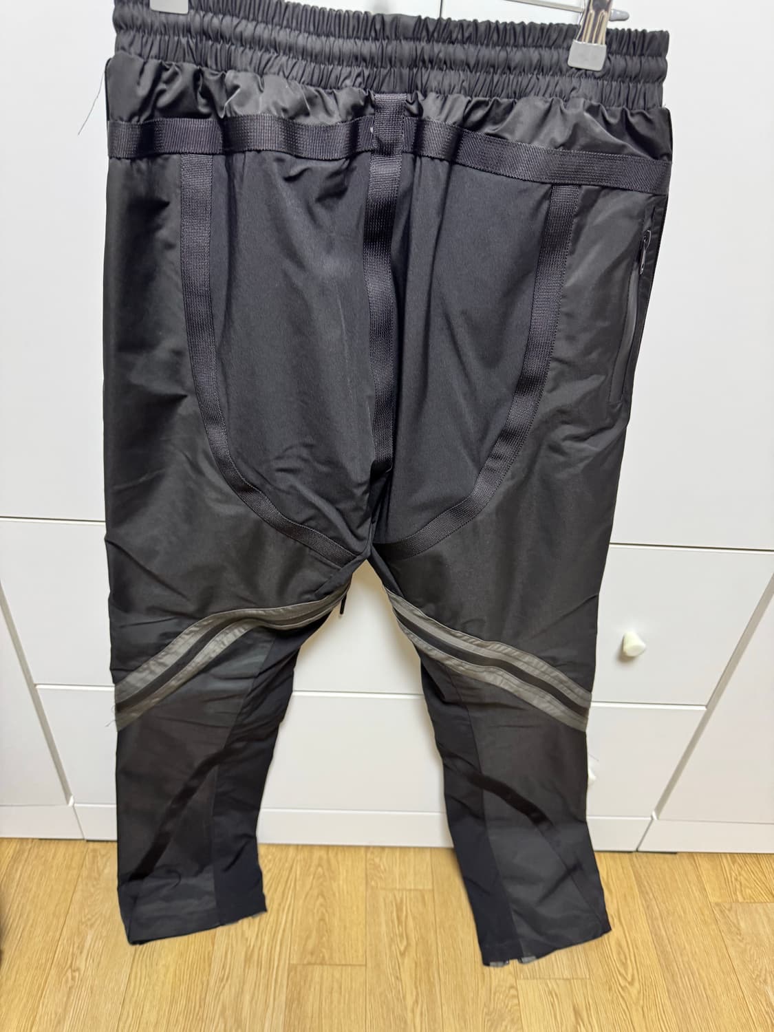 언더마이카 리전.01 트위스트 지퍼 라인 테이핑 팬츠 블랙 올리브 상품이미지2