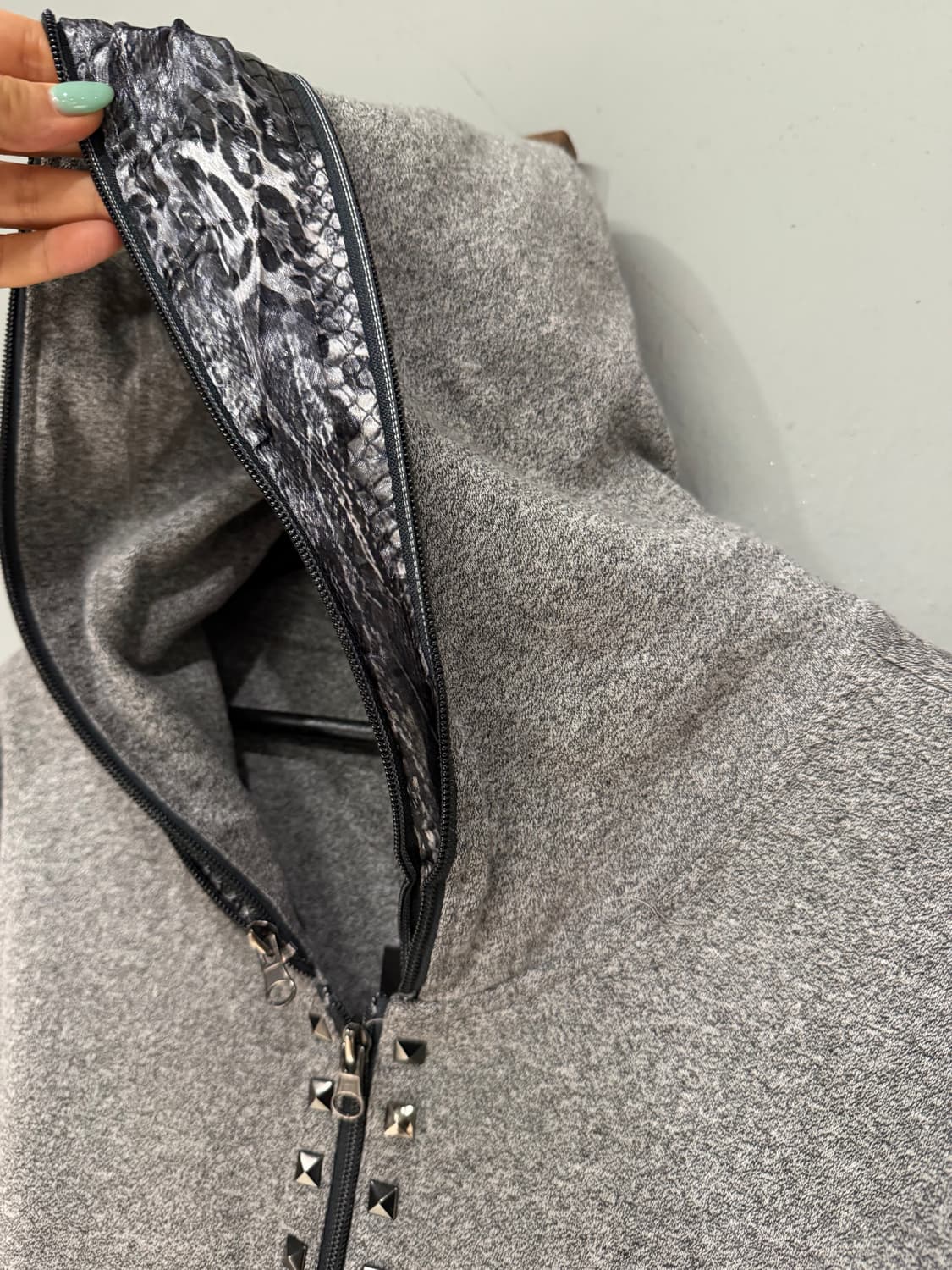 stud detail zipper hood zip-up 상품이미지10