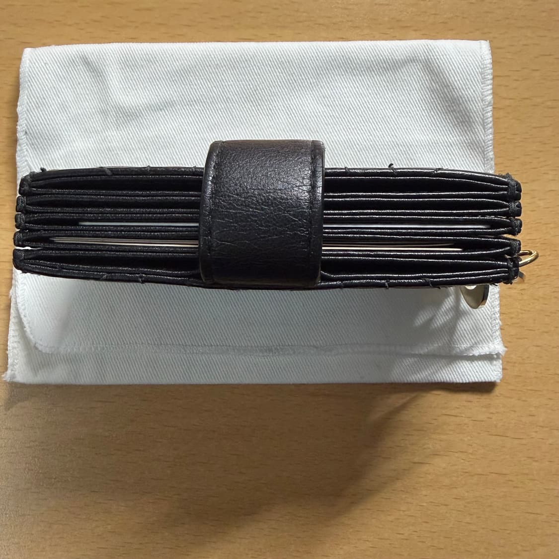 디올 아코디언 지갑 검정 무광 상품이미지9