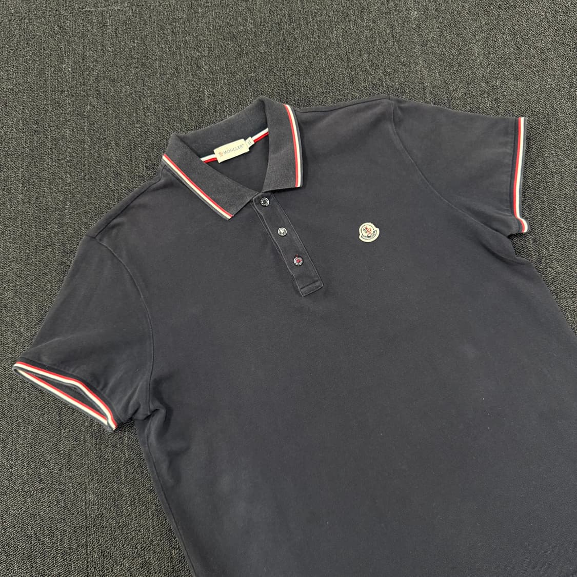 몽클레어 카라 네이비 반팔티 상품이미지2