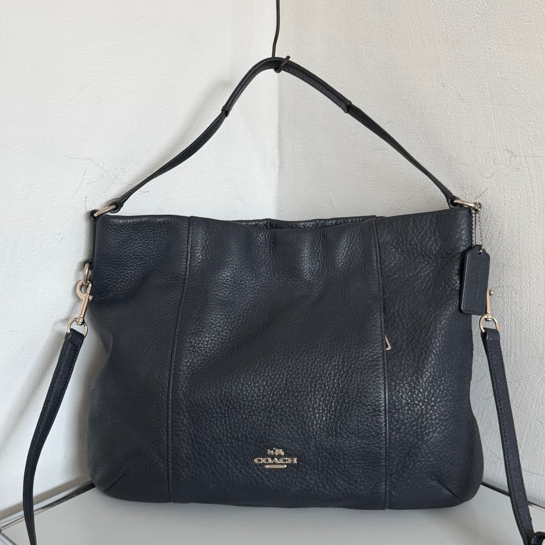 Coach leather cross bag navy 상품이미지1