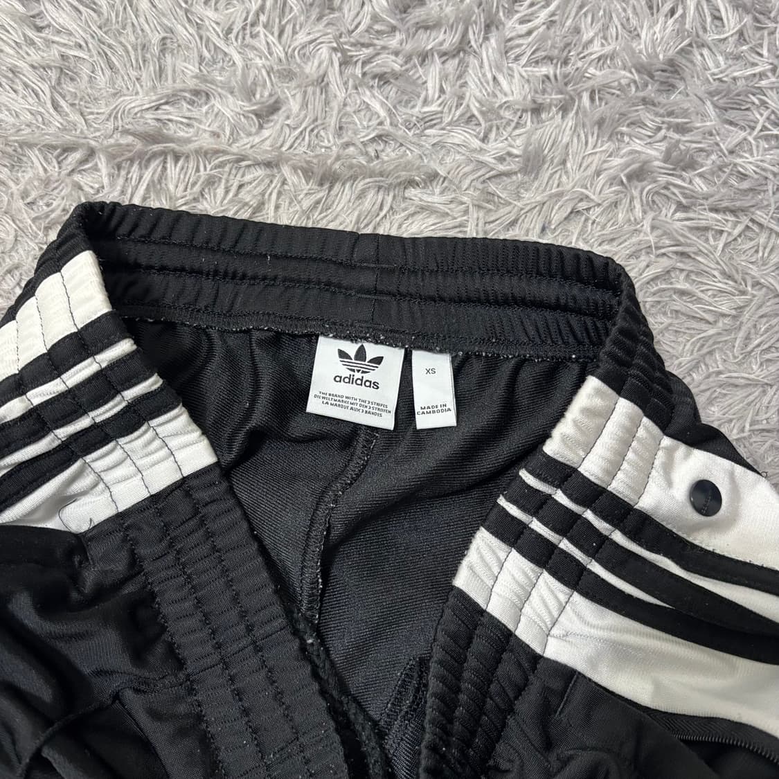 아디다스 블랙 스냅버튼 트랙팬츠 상품이미지3