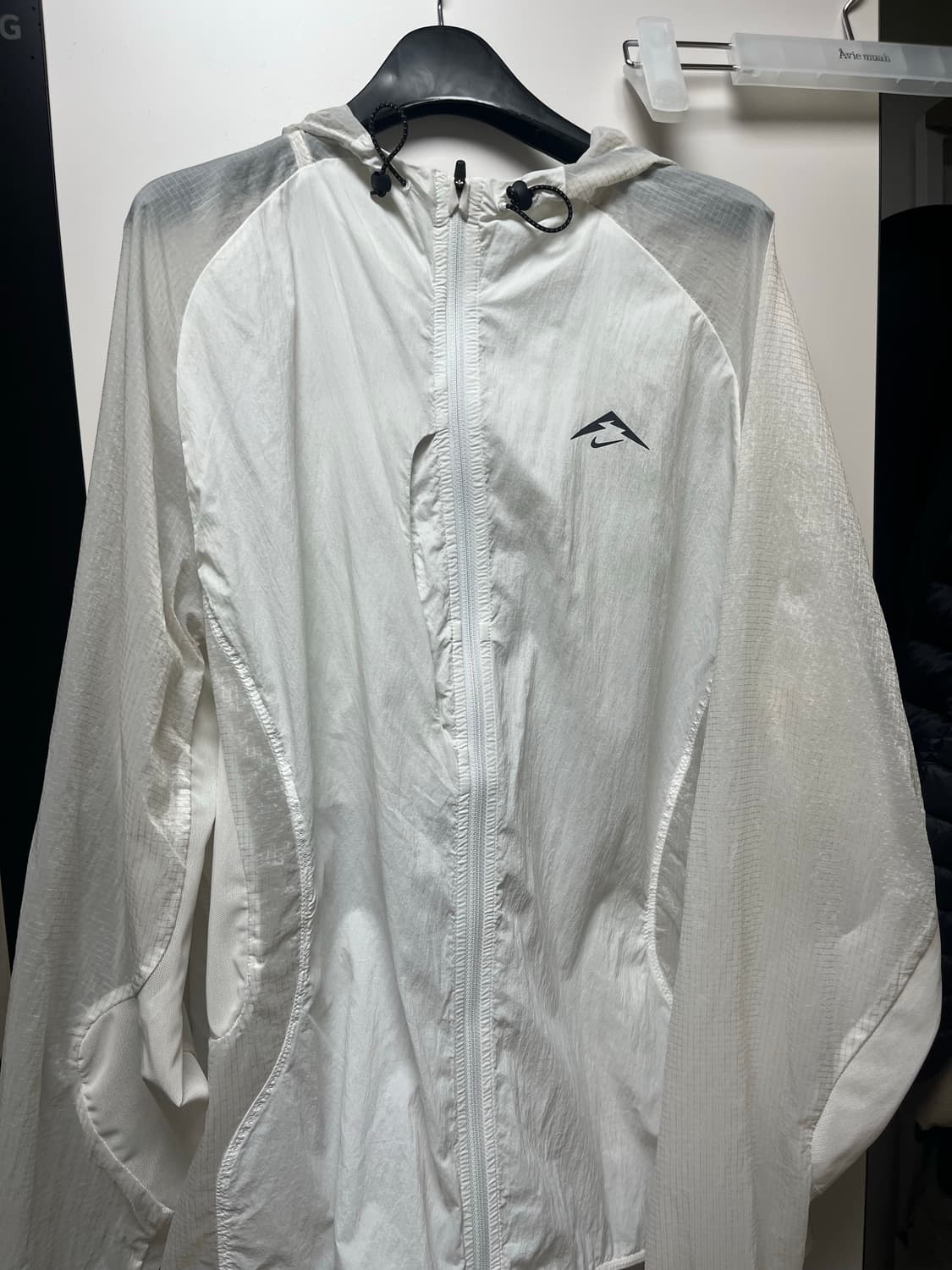 나이키 트레일 에어리즈 바람막이 (FN4003-121) 상품이미지2