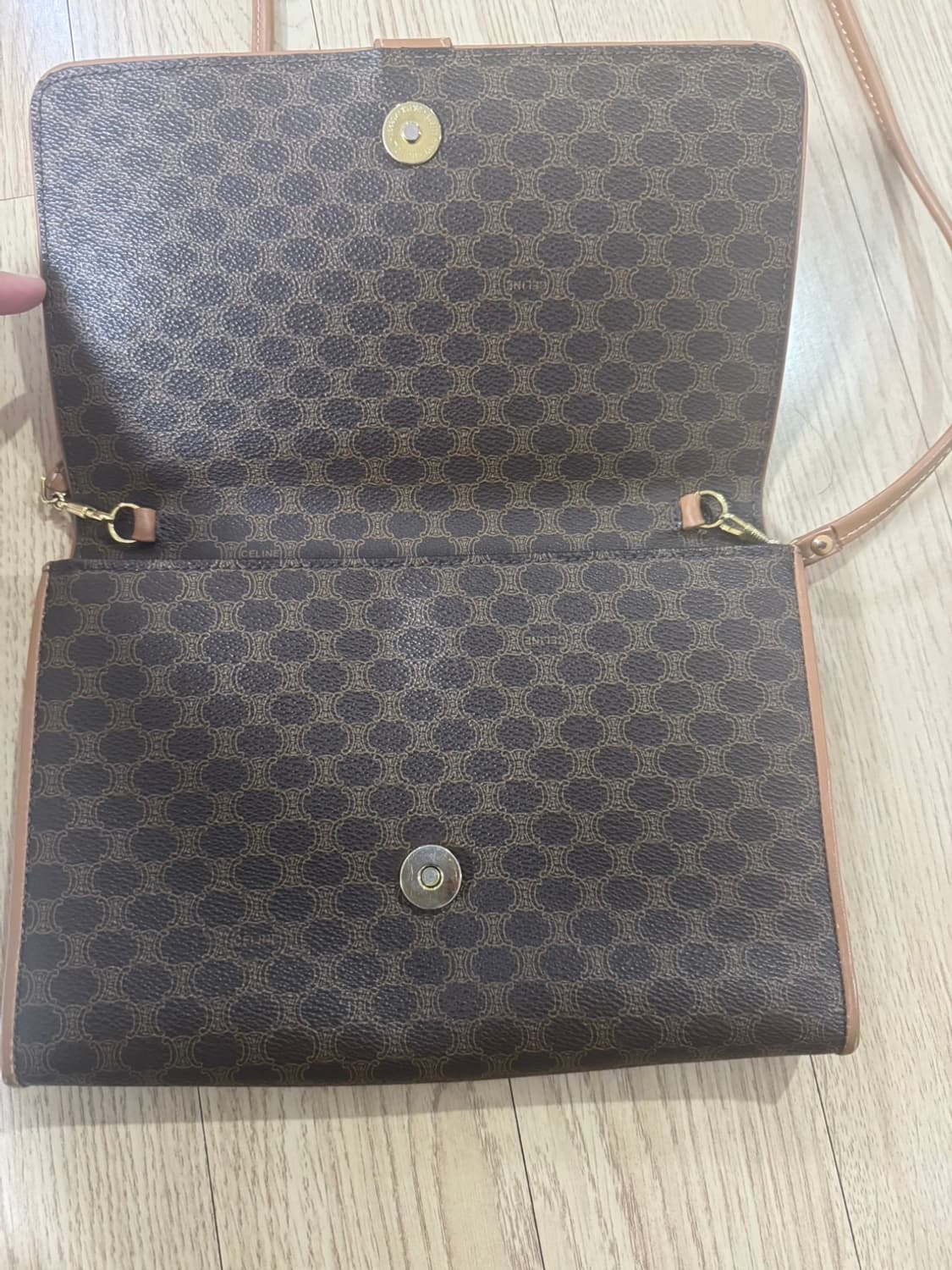 셀린느 마카담 숄더백 상품이미지5