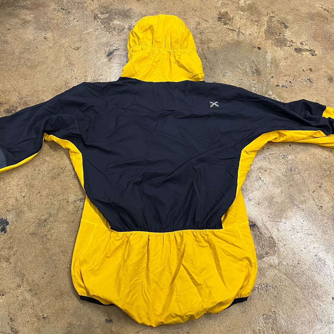 [정품/L] 몬츄라 바람막이 자켓 엘로우 b19 상품이미지4