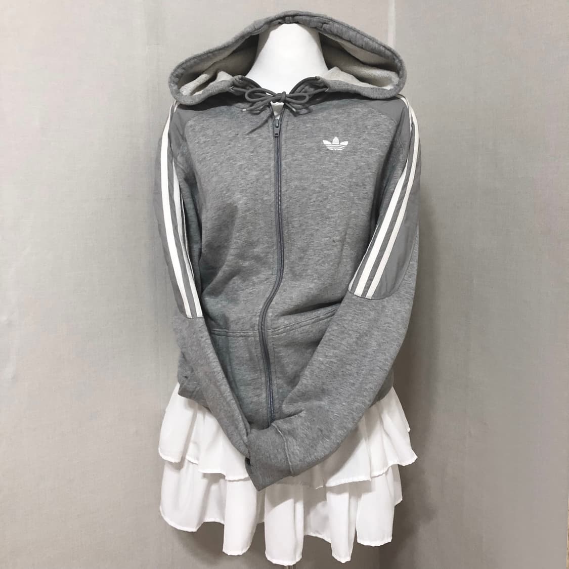 아디다스 그레이 로고 후집 M 상품이미지1