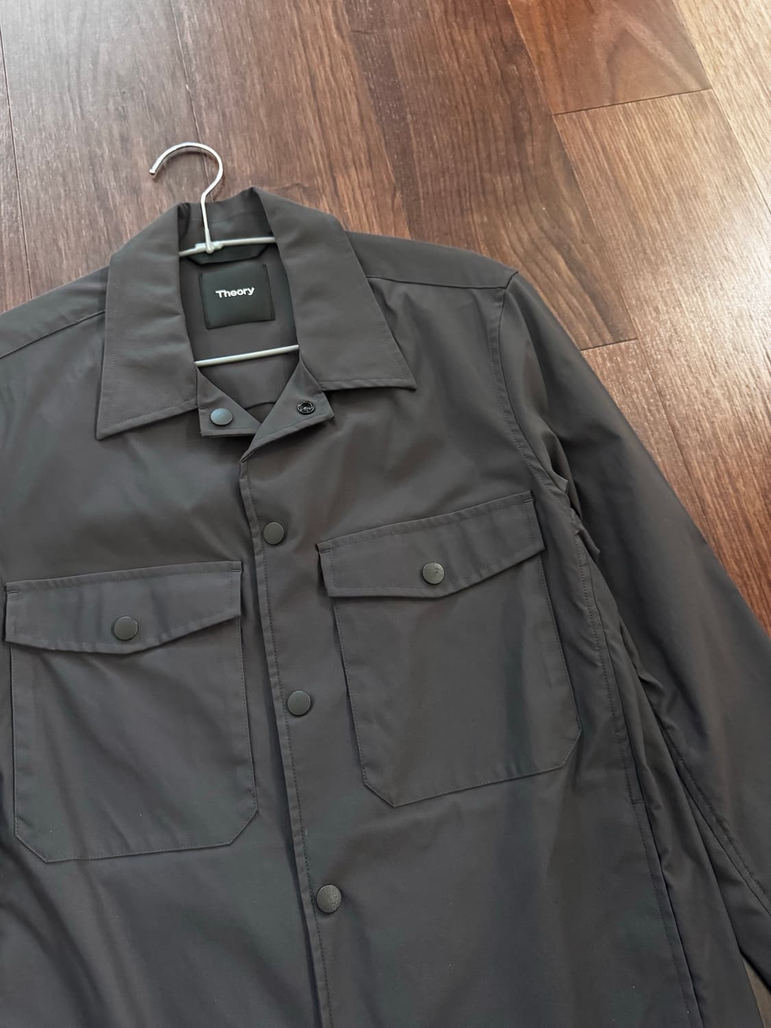 띠어리 챠콜 똑딱 단추 셔츠 상품이미지2