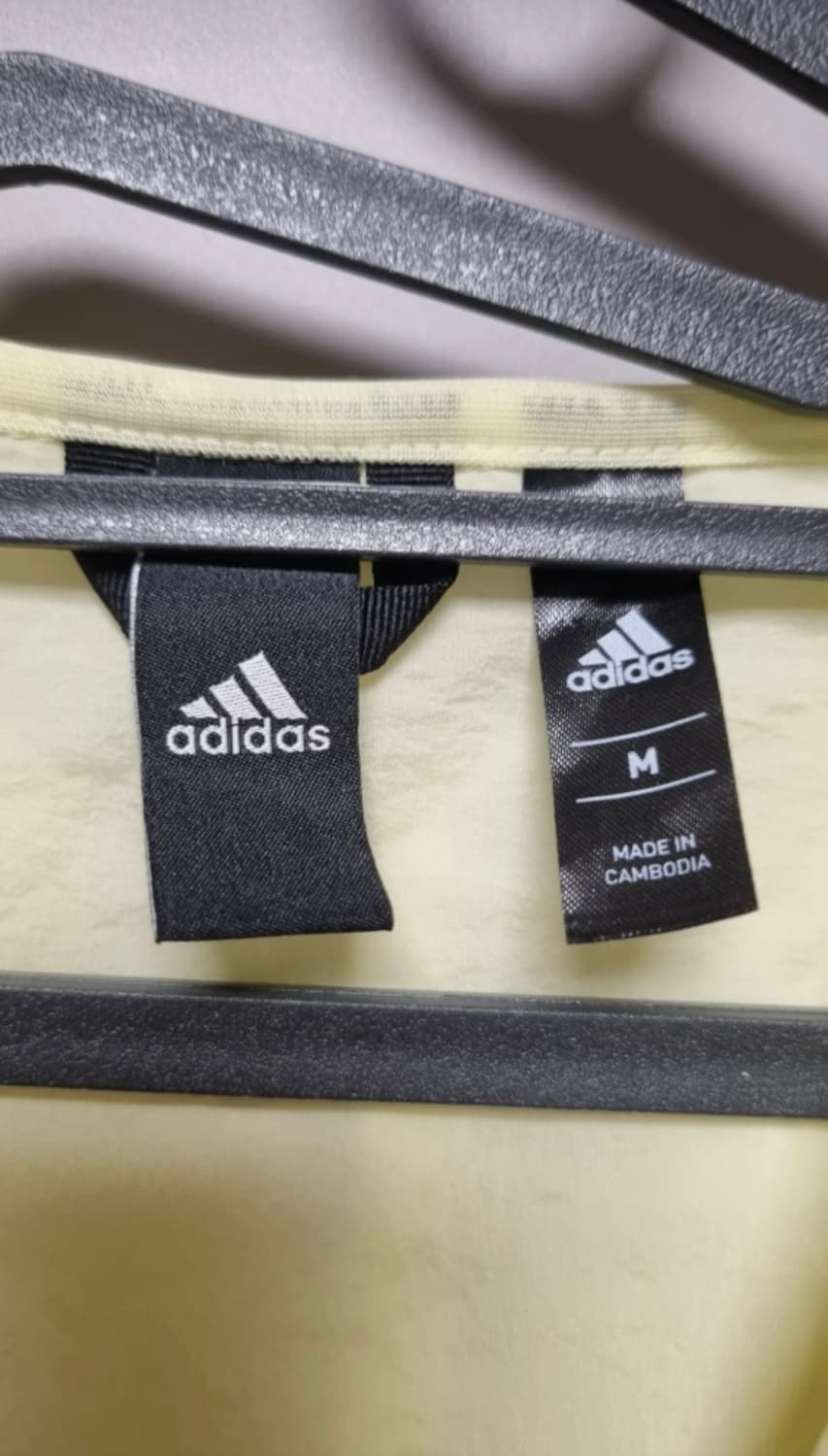 접을 수 있는 아디다스 바람막이 상품이미지4